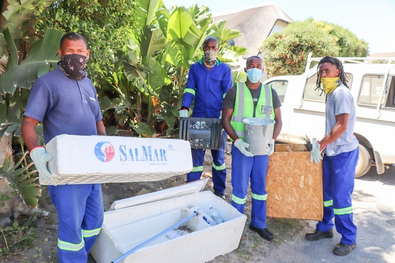 Cleaning up the neighbourhood are (from left) Charlton Potgieter, Siyabonga Maqungo, Gabriel Domingo and Bennie Benjamin from Kouga Municipality.
