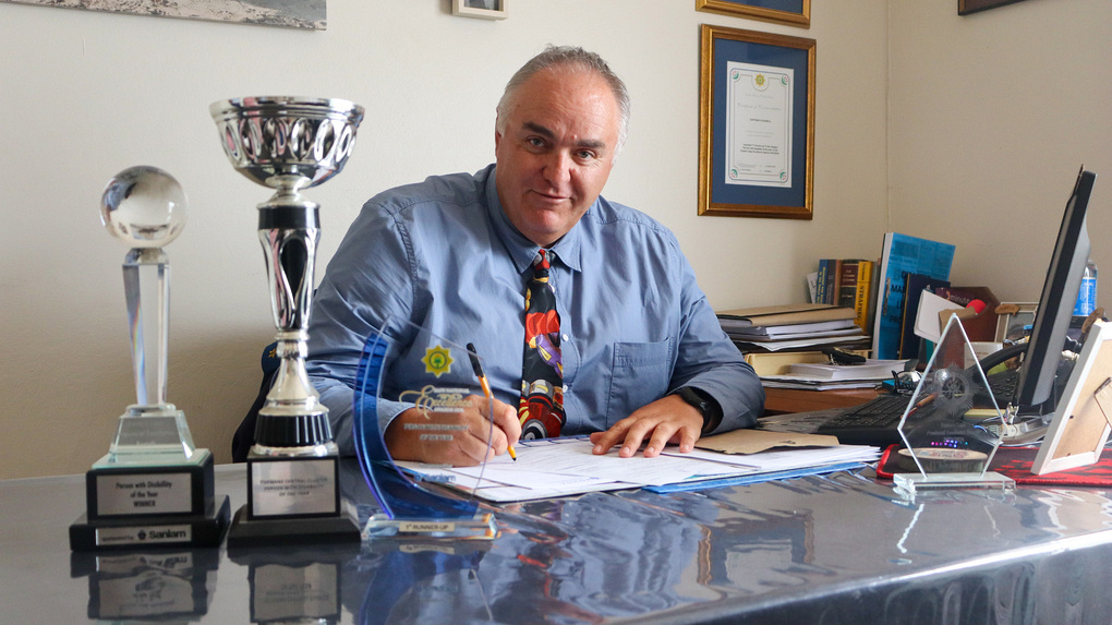 When Jeffreys Bay Visible Policing Commander Captain Dominique Doubell puts on his police uniform, he does so with deep pride and unwavering passion – a calling that began in December 1990 and continues to define his life more than three decades later.

For him, policing is not simply a profession; it is a sacred responsibility to protect, to serve, and to ensure the safety and security of the communities entrusted to his care.