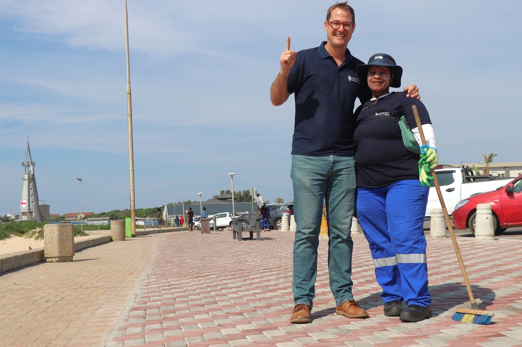 Hattingh Bornman (Kouga Local Municipality Executive Mayor) and Bawinile Mvinjane (Kouga Community and Safety Services).