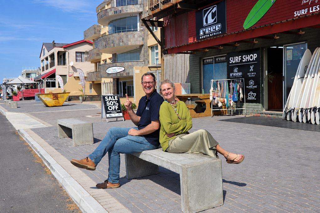 Pictured are Hattingh Bornman (Kouga Local Municipality Executive Mayor) and Jacqui Bursey (Jeffreys Bay Surf School).