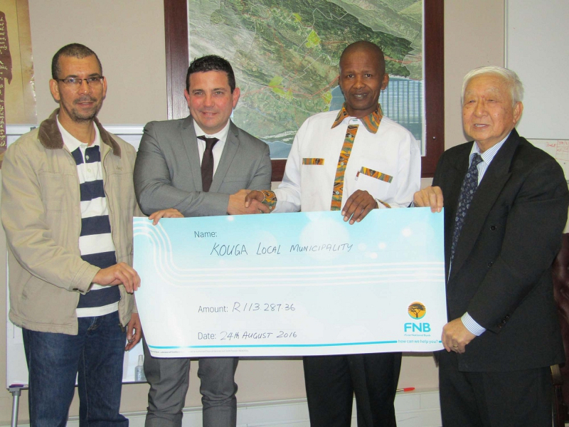 State Advocate Warren Myburgh (second left) of the National Prosecuting Authority’s (NPA) Asset Forfeiture Unit hands over the cheque to Kouga Municipal Manager Sidney Fadi while Kouga CFO Selwyn Thys (left) and Curator Bonis Michael Timkoe look on.   